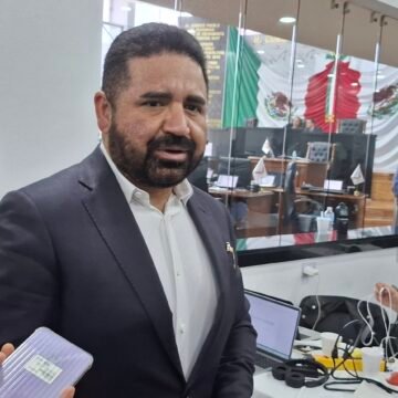 Francisco Sánchez respalda denuncia de su esposa y arremete contra “feministas de conveniencia”