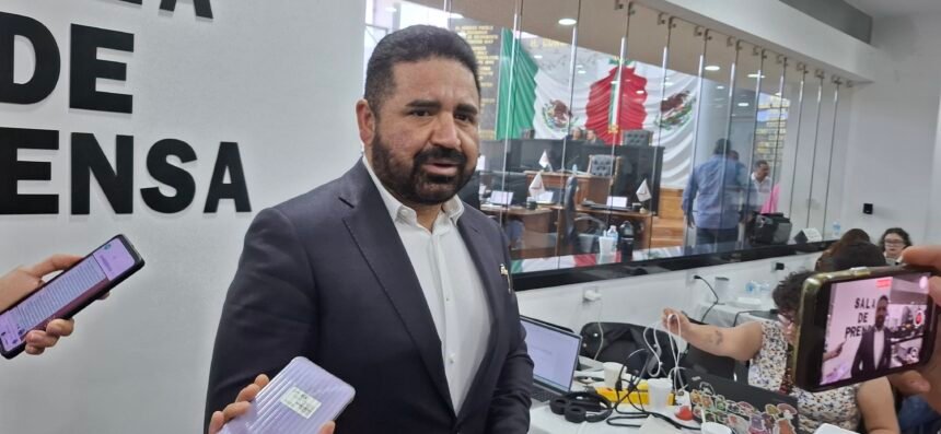 Francisco Sánchez respalda denuncia de su esposa y arremete contra “feministas de conveniencia”