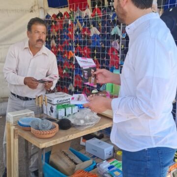 Edgar Carrillo comparte su trayectoria en recorrido por el Centro Histórico