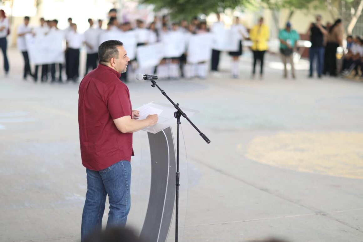 Entrega alcalde Cruz Pérez Cuéllar rehabilitación de la Escuela Primaria Octavio Paz