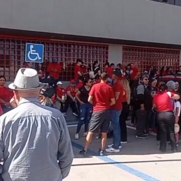 Screenshot_20250519_100859_WhatsApp “Clausuran” simbólicamente la Sección 8 del SNTE en Chihuahua; crece la protesta magisterial