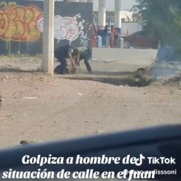 “Certificados para abusar”: Policías de Chihuahua golpean brutalmente a indigente