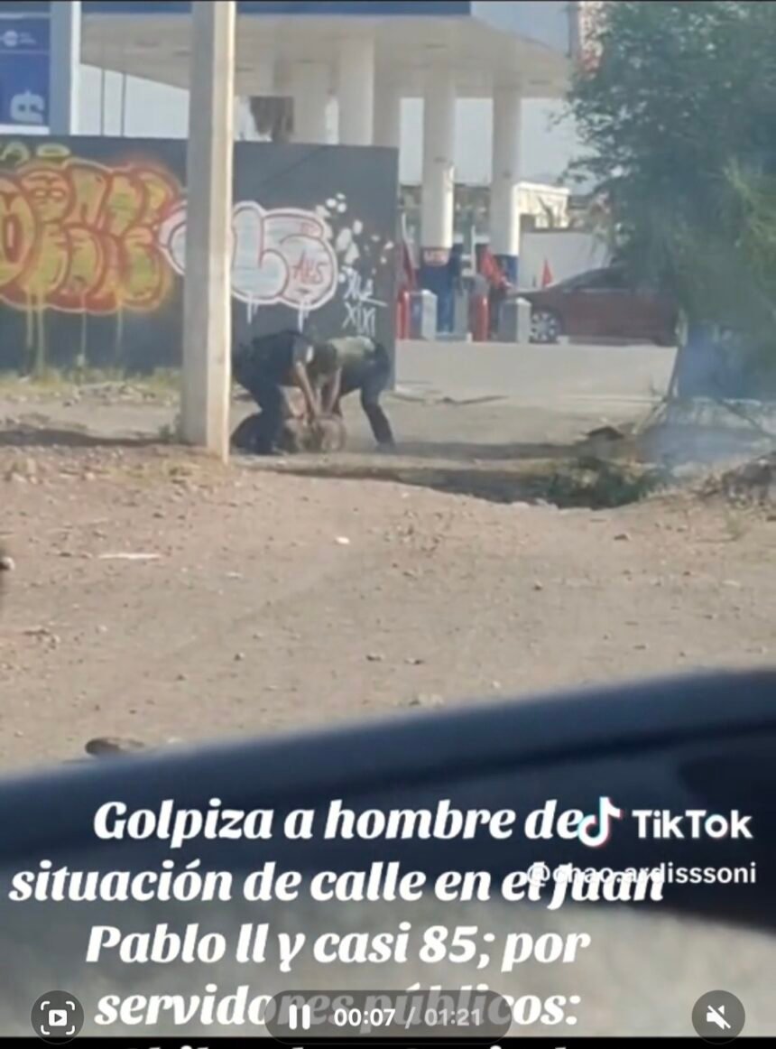 “Certificados para abusar”: Policías de Chihuahua golpean brutalmente a indigente