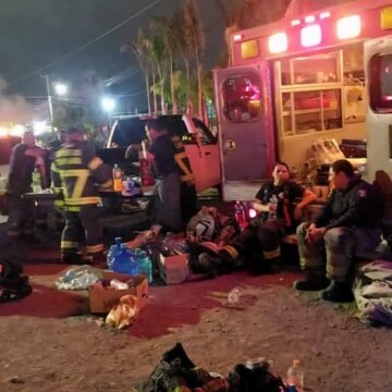 FB_IMG_1748878020033 Controlan incendio de gran magnitud en predio de tarimas sobre la carretera Chihuahua–Aldama