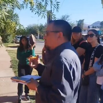 VideoCapture_20250603-115229 Exigen salida de maestra acusada de violencia; madres y padres toman escuela Belisario Domínguez