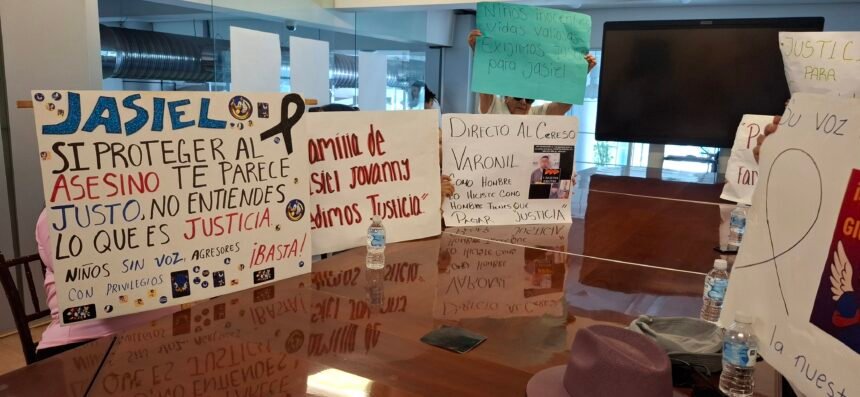 “¡Abraham al Cereso varonil!”: Exigen justicia por Giovanni Jasiel dentro del Congreso del Estado