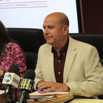 IMG-20250806-WA0028 “El sistema de salud está fracturado, y Chihuahua no quiere repararlo”: Cuauhtémoc Estrada sobre IMSS-Bienestar