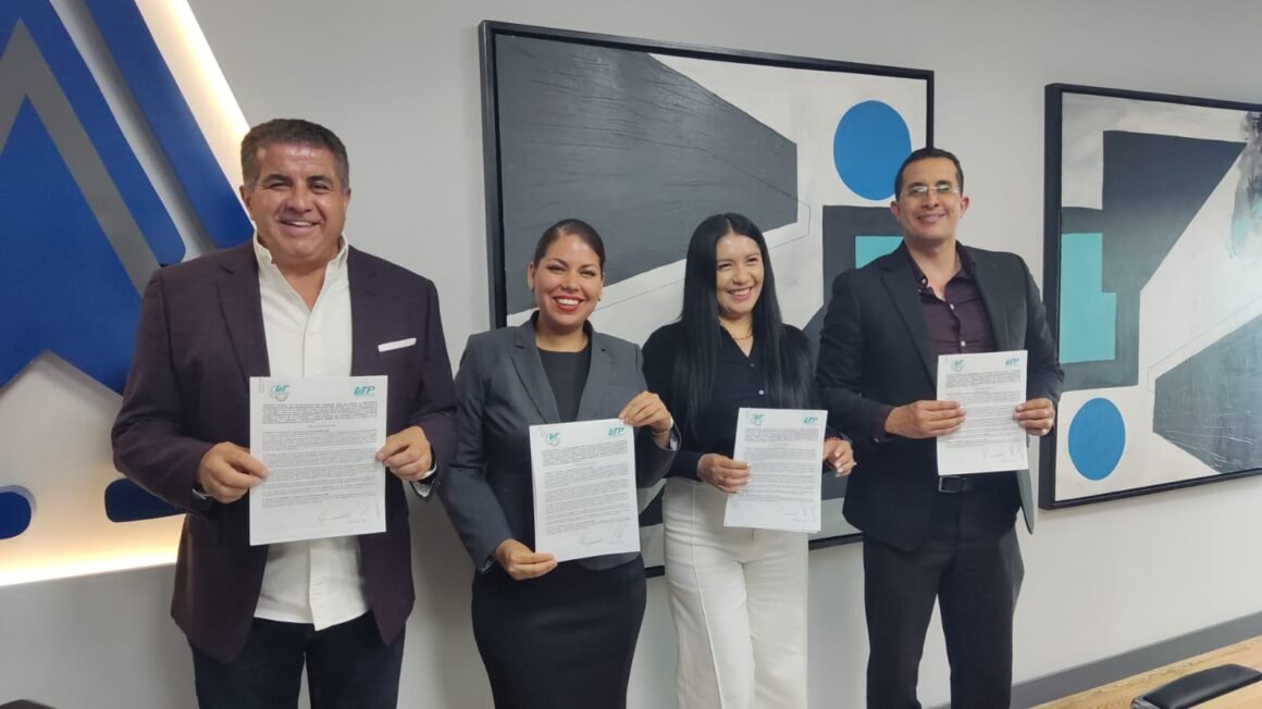 Asociación de Agentes Aduanales de Ciudad Juárez y la Universidad Tecnológica Paquimé, firman convenio de colaboración.