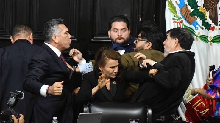 images (85) Zafarrancho en el Senado: Alito vs. Noroña