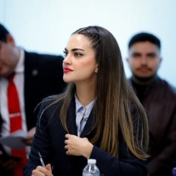 Andrea Chávez acusa a Maru Campos de favorecer a familiares y amigos con contratos millonarios