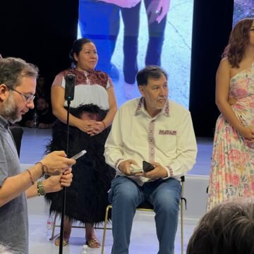 Noroña respalda a Andrea Chávez en su primer informe como senadora