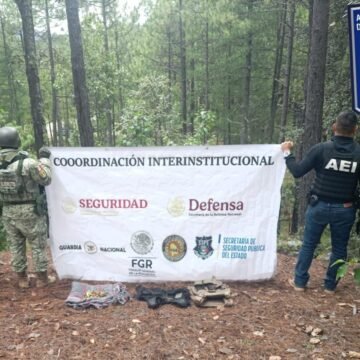 IMG-20250916-WA0002 Cartuchos de alto calibre y chalecos tácticos asegurados en punto de halconeo de Guadalupe y Calvo