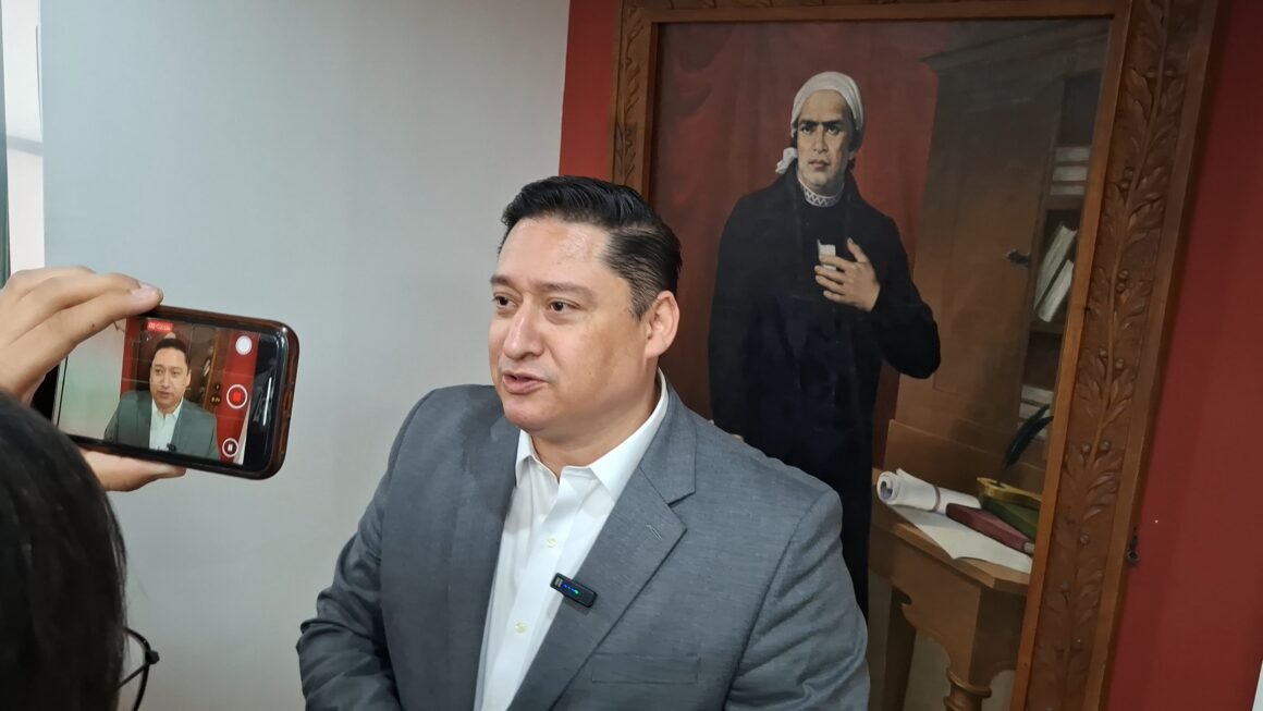 20251023_113846 Chávez respalda a Santiago de la Peña mientras se registran como aspirantes a la alcaldía vía app del PAN