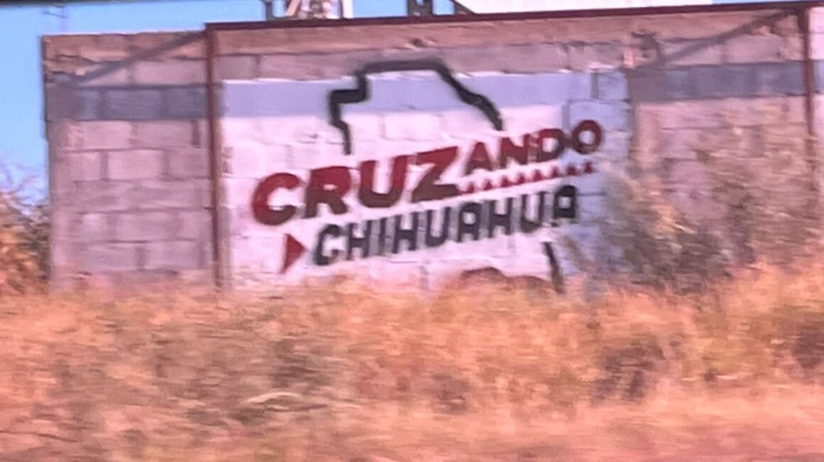 Pistas rumbo a 2027: aparecen pintas de “CRUZando Chihuahua” en la capital