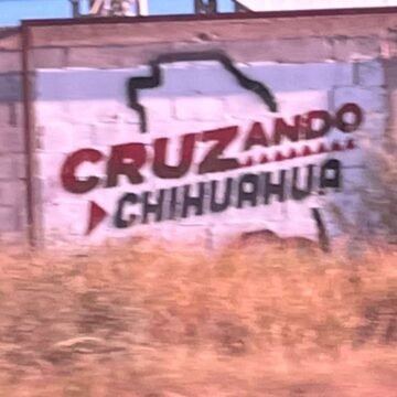 Pistas rumbo a 2027: aparecen pintas de “CRUZando Chihuahua” en la capital