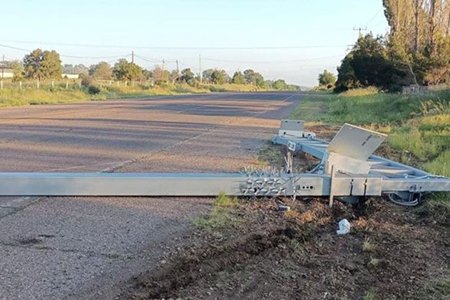 Derriban-arco-Centinela-en-carretera-Guerrero–Madera (1) El precio del silencio: Héctor Acosta encubre el fracaso de Centinela a cambio de su reelección