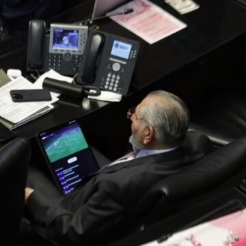 Adán Augusto: blindado desde la curul… y con el fútbol de frente