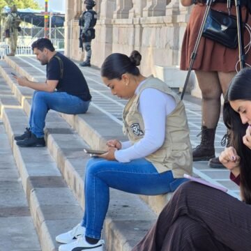 IMG-20251013-WA0006 Reporteros afines portan parches con la imagen de Gilberto Loya; lanzan cuenta “Loyafans” en TikTok