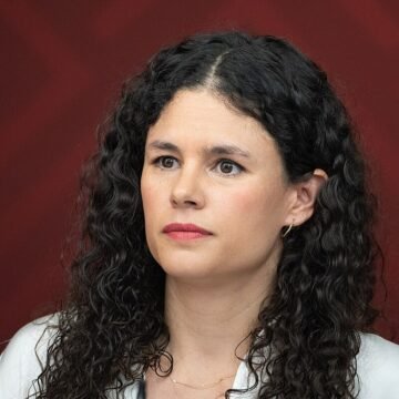 En Palacio ya se mueven las piezas: adelantar encuestas para enfriar tensiones