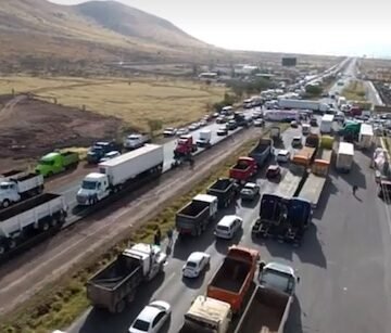 bloqueo Agricultores chihuahuenses se suman al paro nacional: bloqueos en vías y casetas exigen justicia para el campo