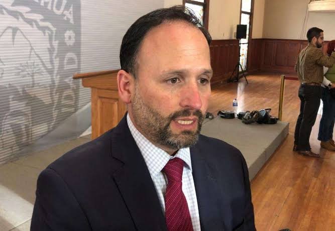 images - 2025-10-24T065827.802 Santiago De la Peña desestima encuestas… pero ya está en ellas