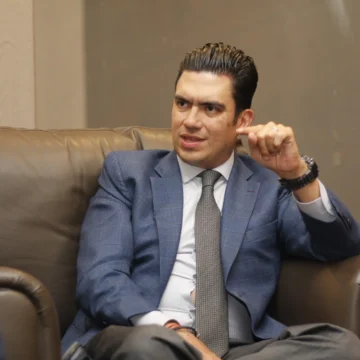 641f10954e18e-screen-and-max-width480px_880_880! Romero acusa “desesperación” en Sheinbaum; Alcalde responde: “No somos iguales”