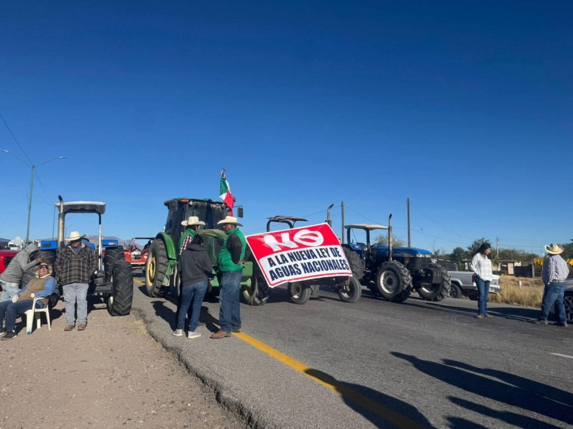 Transportistas y productores bloquean carreteras en todo México; Chihuahua reporta tramos clave cerrados