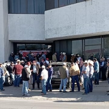 Productores exponen la grieta: bloqueo a la Conagua por reforma que amenaza su patrimonio hídrico