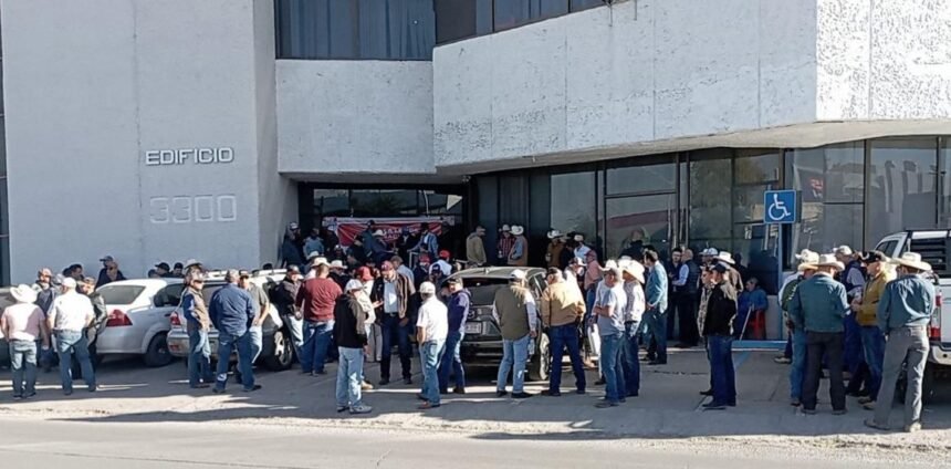 Productores exponen la grieta: bloqueo a la Conagua por reforma que amenaza su patrimonio hídrico
