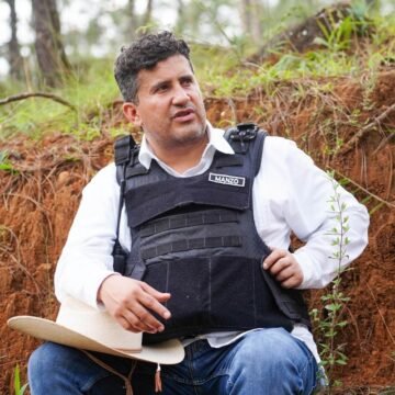 manzo-exhibe-la-seguridad-nacional_30822a24-97dc-4e84-8ab8-d2c35771a668_mediarawimage=true La Trama del ‘R1’ y ‘El Licenciado’: Así se Ejecutó el Asesinato del Alcalde de Uruapan