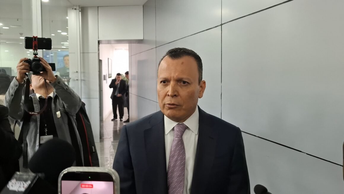 Auditor evita profundizar en polémica sobre expediente de César Duarte y llama a enfocarse en cumplir la ley