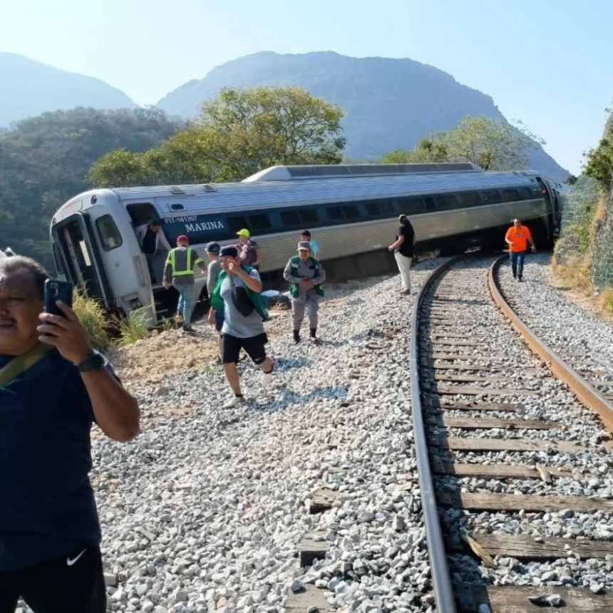 Tren del Corredor Interoceánico se descarrila en Oaxaca; activan protocolos de emergencia