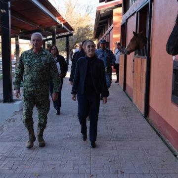 Sheinbaum recorre el Campo Militar de Santa Gertrudis y reconoce a las Fuerzas Armadas