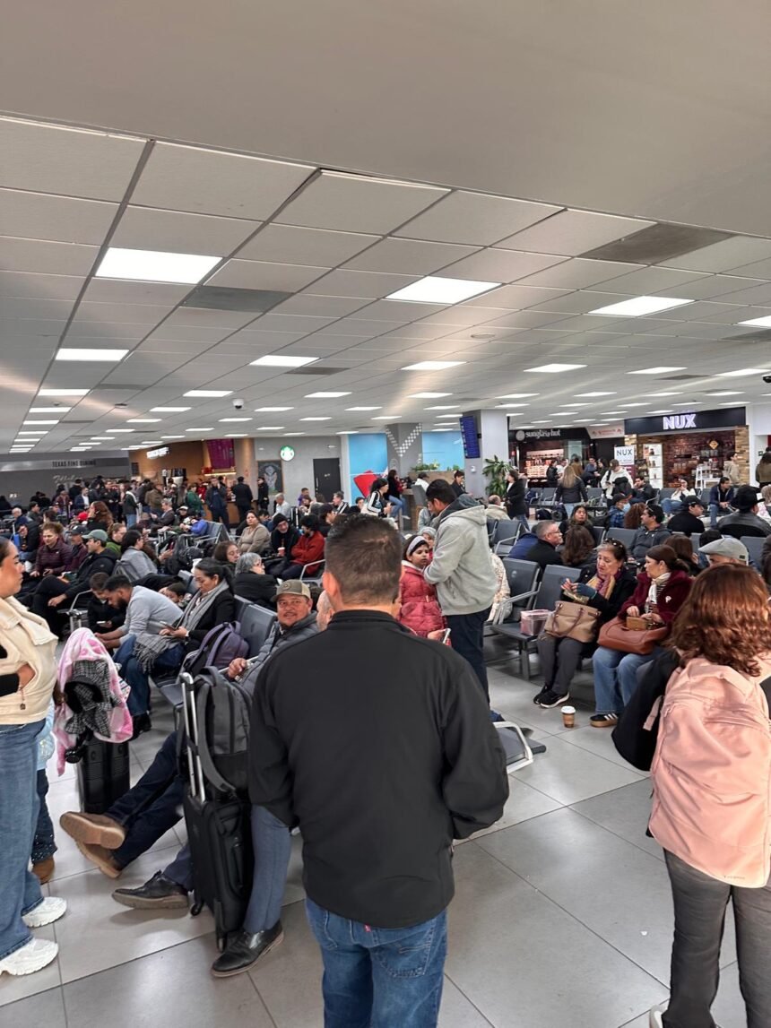 Varados en Chihuahua: pasajeros con destino a Los Ángeles llevan más de 48 horas sin volar por fallas de Volaris
