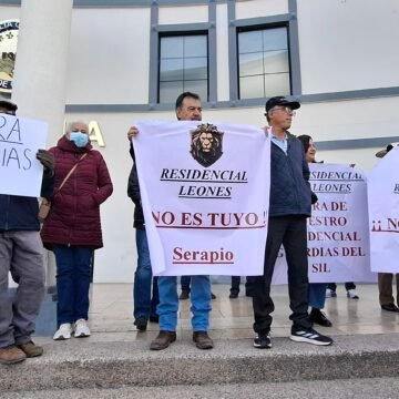 Vecinos del residencial Leones denuncian a Héctor Muñoz Arrieta y bloquean Paseo Bolívar