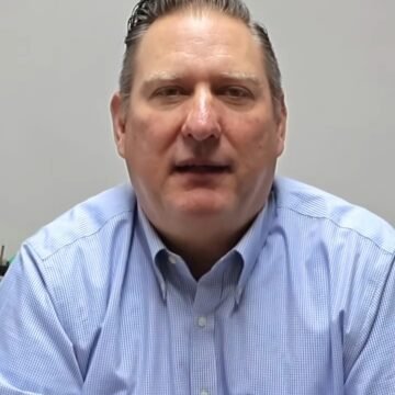 Carlos Olson acusa adoctrinamiento tras controversia del gobierno federal contra Chihuahua por enseñanza del español