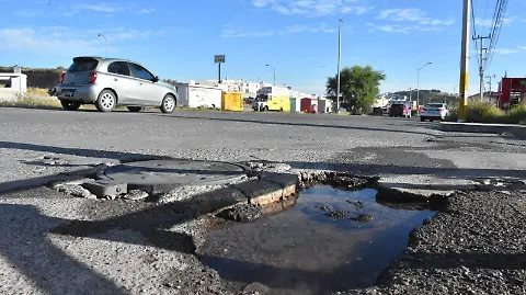 Presume Bonilla reparación de casi 4 mil baches en Chihuahua