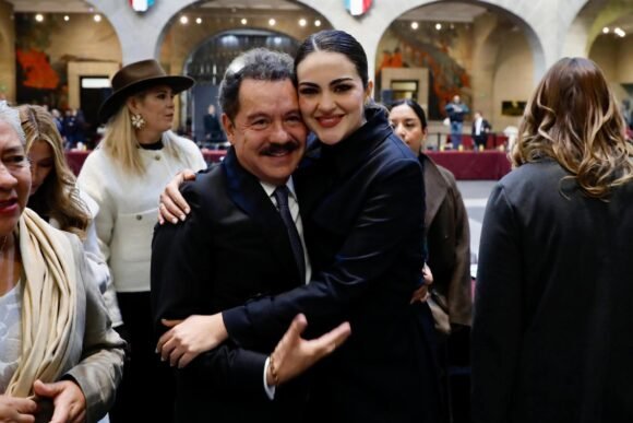 Adán Augusto se va a territorio rumbo a 2027; Andrea Chávez respalda a Nacho Mier