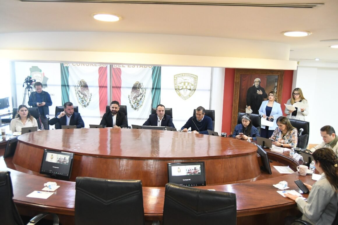 Congreso exhorta al Gobierno Federal a revisar libros de texto