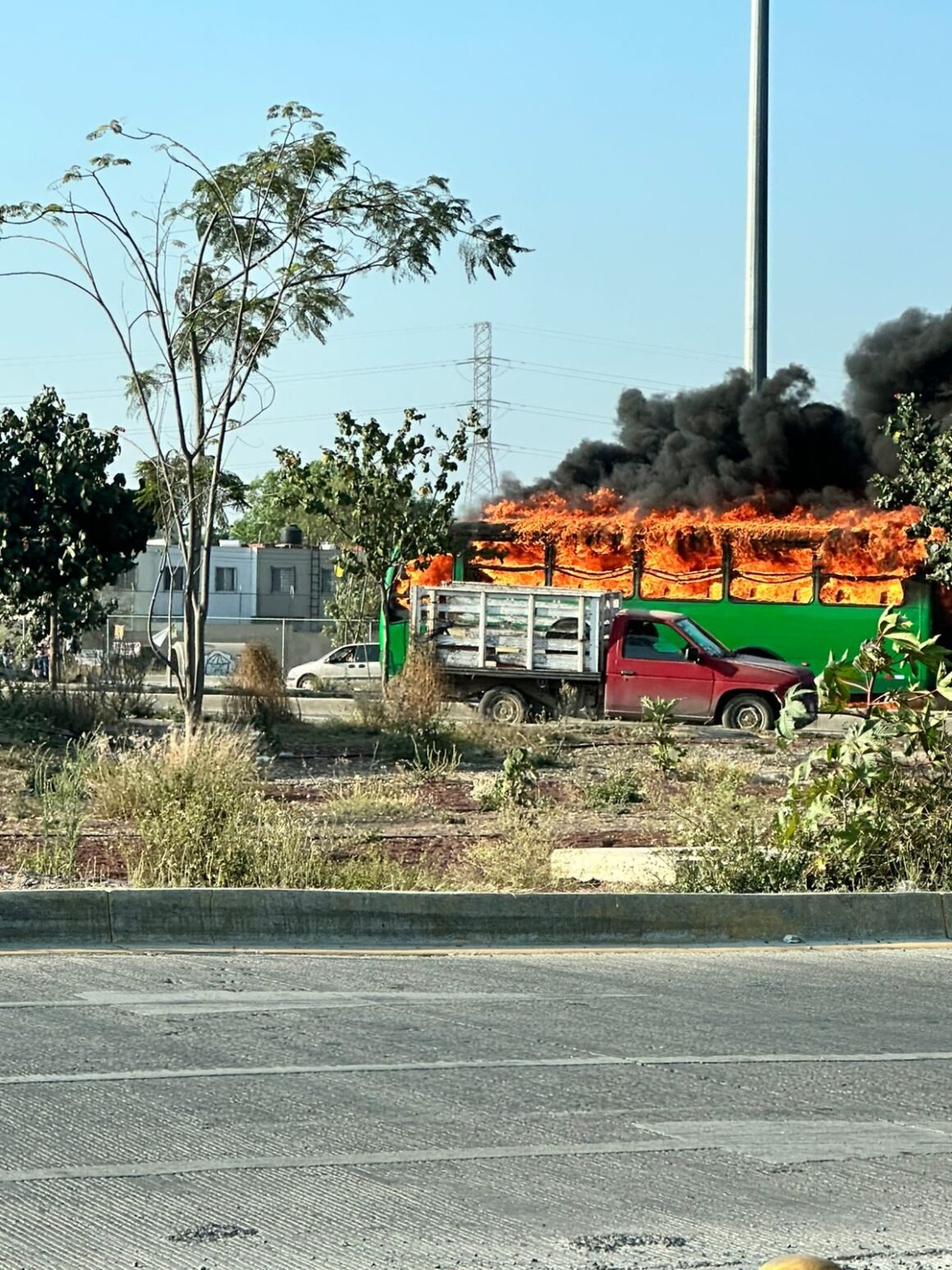 IMG-20260222-WA0027 Código rojo en Jalisco tras enfrentamientos y narcobloqueos