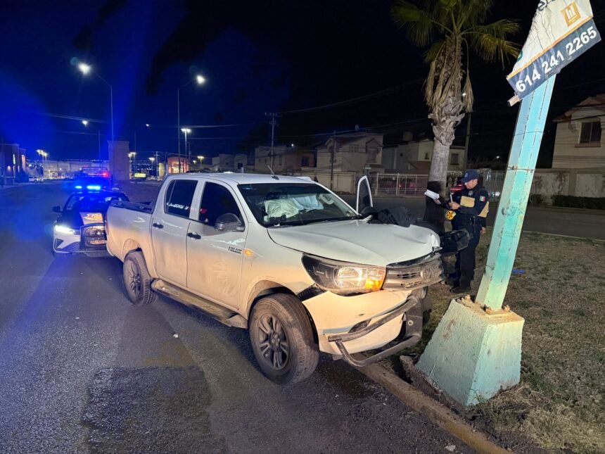 Daños a infraestructura vial tras choque en Club de Leones; investigan posible alcoholizado