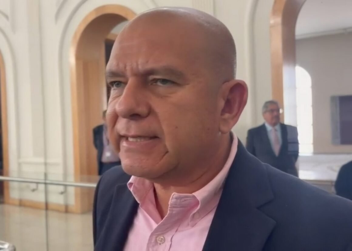 Morena acusa al PAN de defender la “dedocracia” al rechazar elección directa de regidores