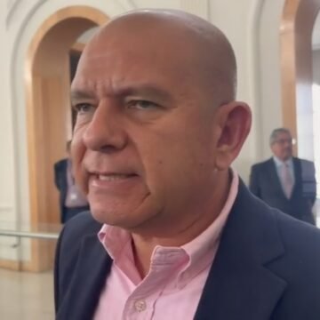 Morena acusa al PAN de defender la “dedocracia” al rechazar elección directa de regidores