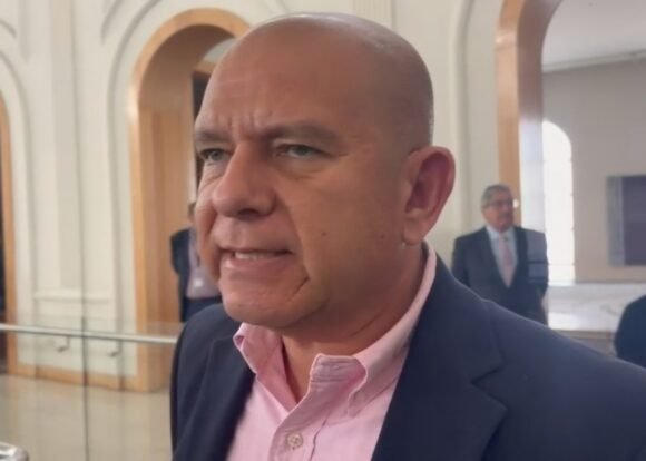 Morena acusa al PAN de defender la “dedocracia” al rechazar elección directa de regidores