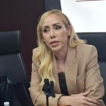 Denuncia Brenda Ríos acoso y misoginia; exige solución al transporte o renuncia de De la Peña