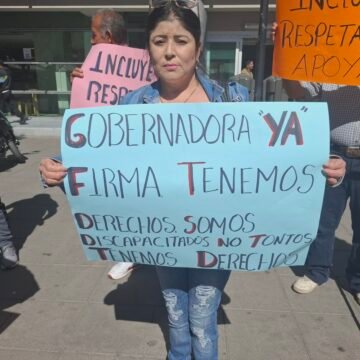 Exigen a Maru Campos firmar convenio para pensión universal de personas con discapacidad