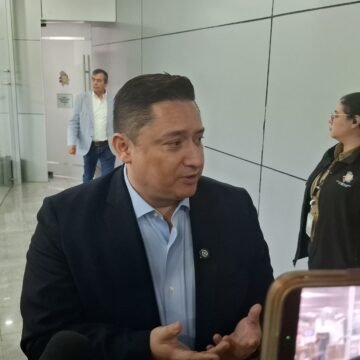 “No podemos venir a la tribuna a dar show”: Alfredo Chávez sobre iniciativa de Brenda Ríos