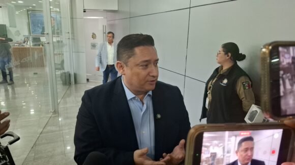 “No podemos venir a la tribuna a dar show”: Alfredo Chávez sobre iniciativa de Brenda Ríos
