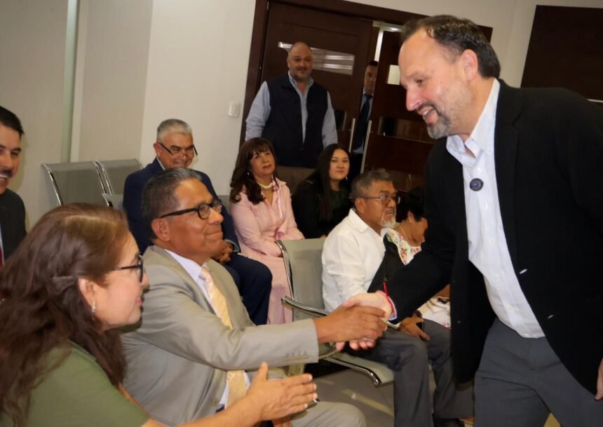 Realiza Santiago De la Peña recorrido en oficina del Registro Civil del Centro