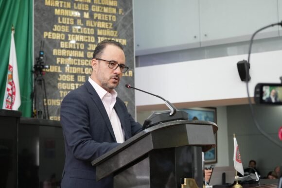 Propone Jorge Soto que automovilistas no sean infraccionados por daños o incidentes causados por baches